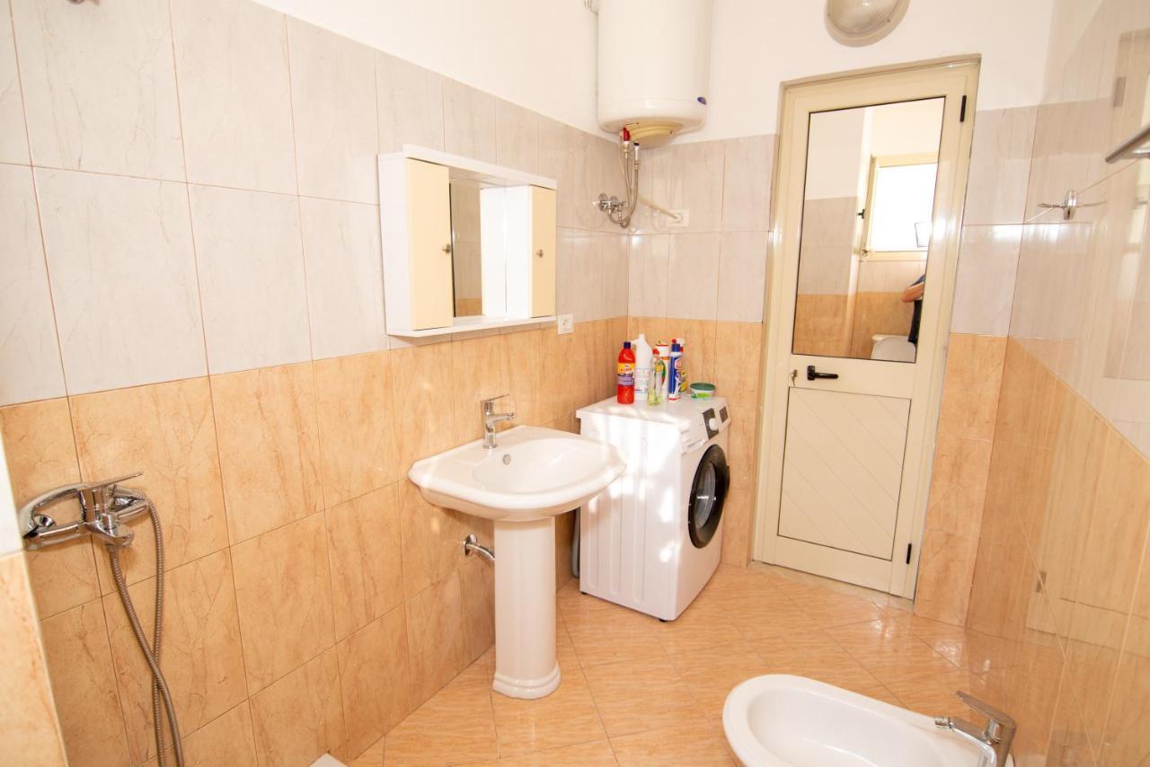 Ami Apartament Vlorë Buitenkant foto