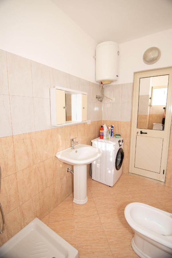 Ami Apartament Vlorë Buitenkant foto