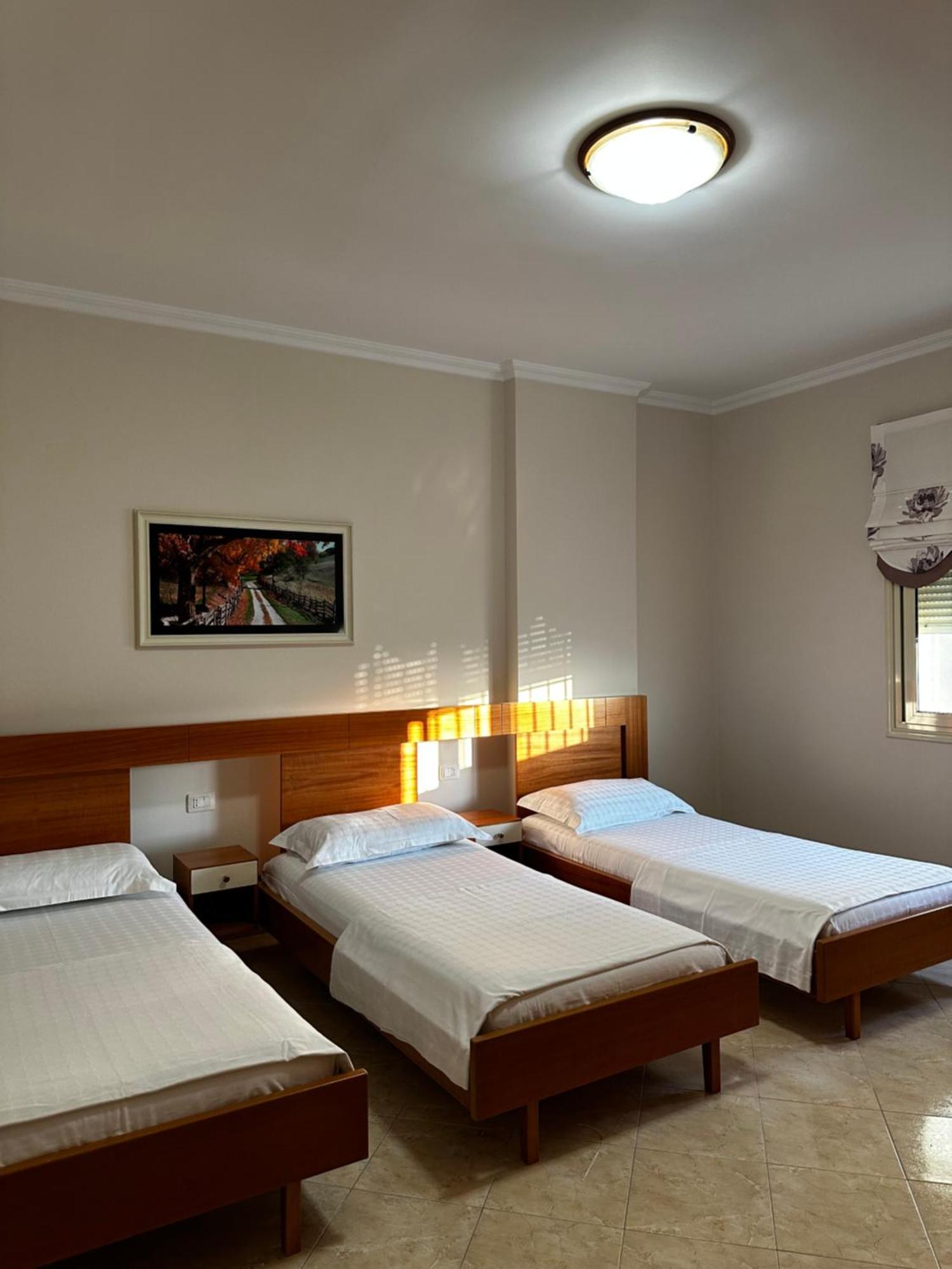 Ami Apartament Vlorë Buitenkant foto