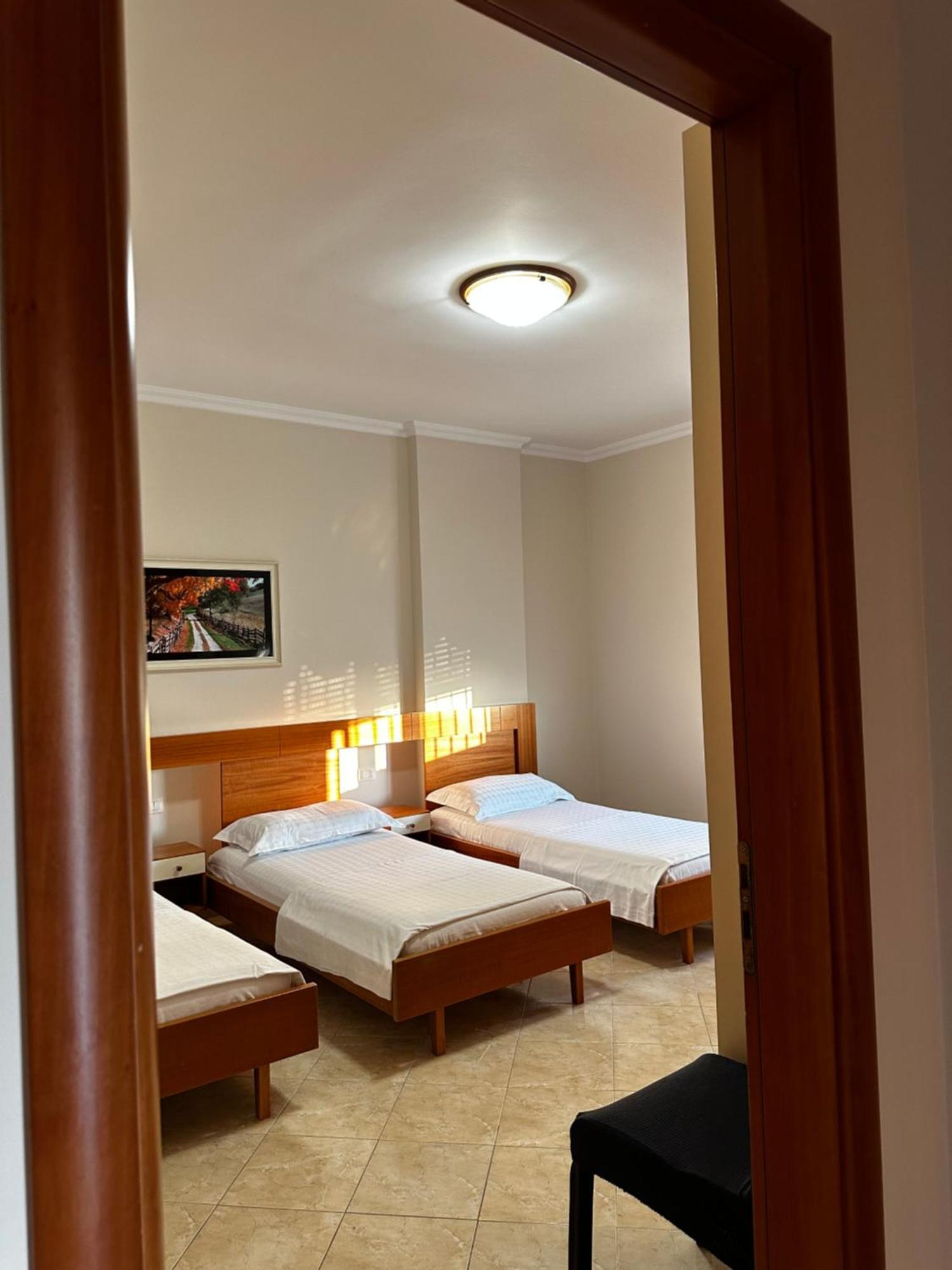 Ami Apartament Vlorë Buitenkant foto