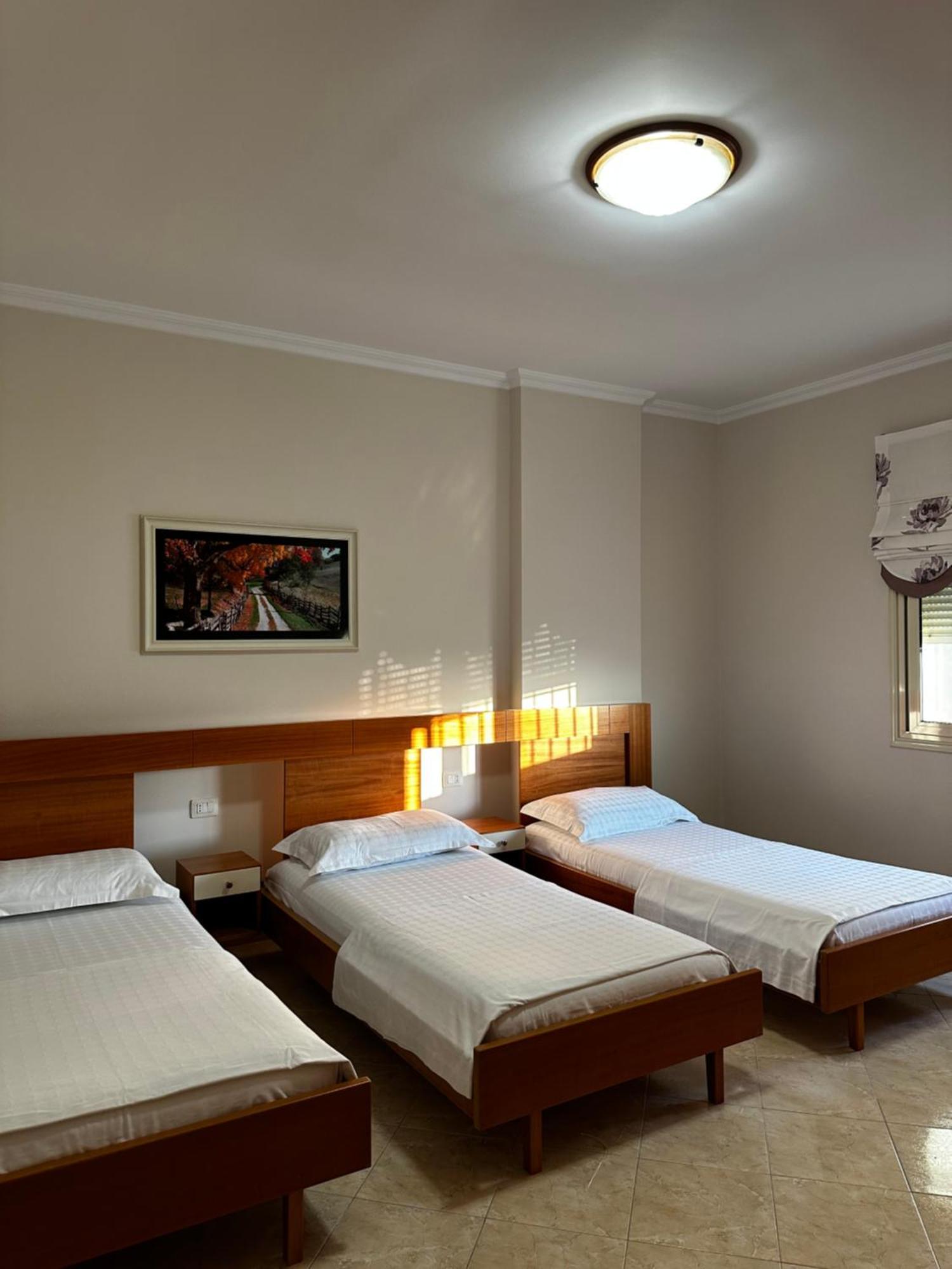 Ami Apartament Vlorë Buitenkant foto