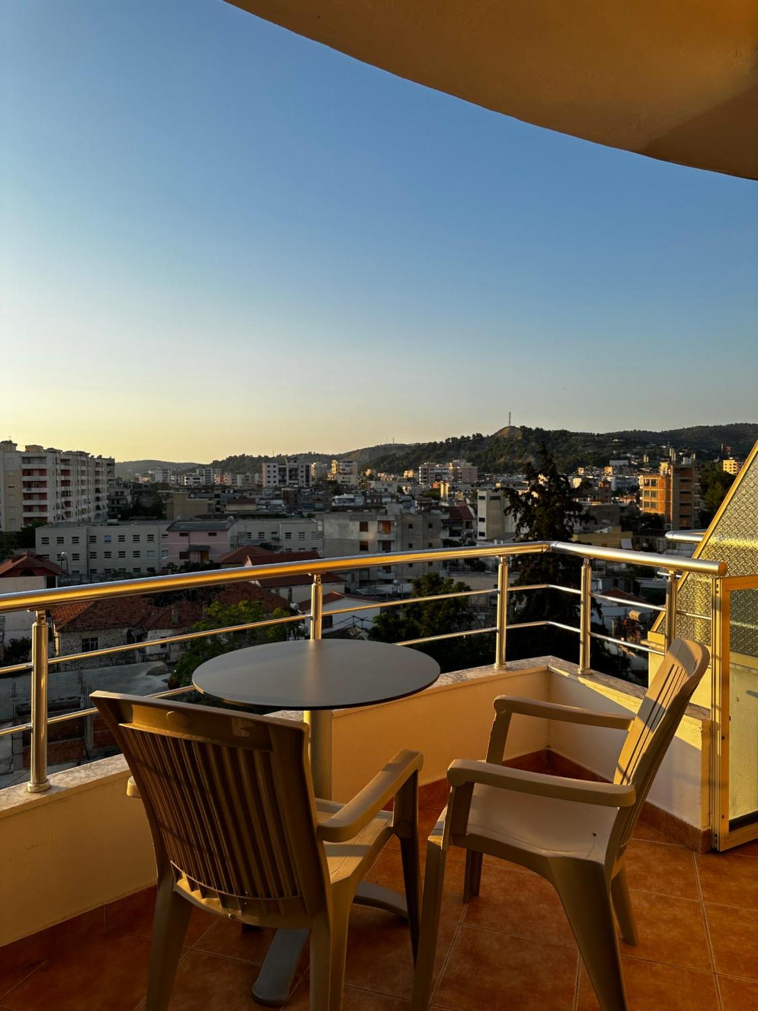 Ami Apartament Vlorë Buitenkant foto