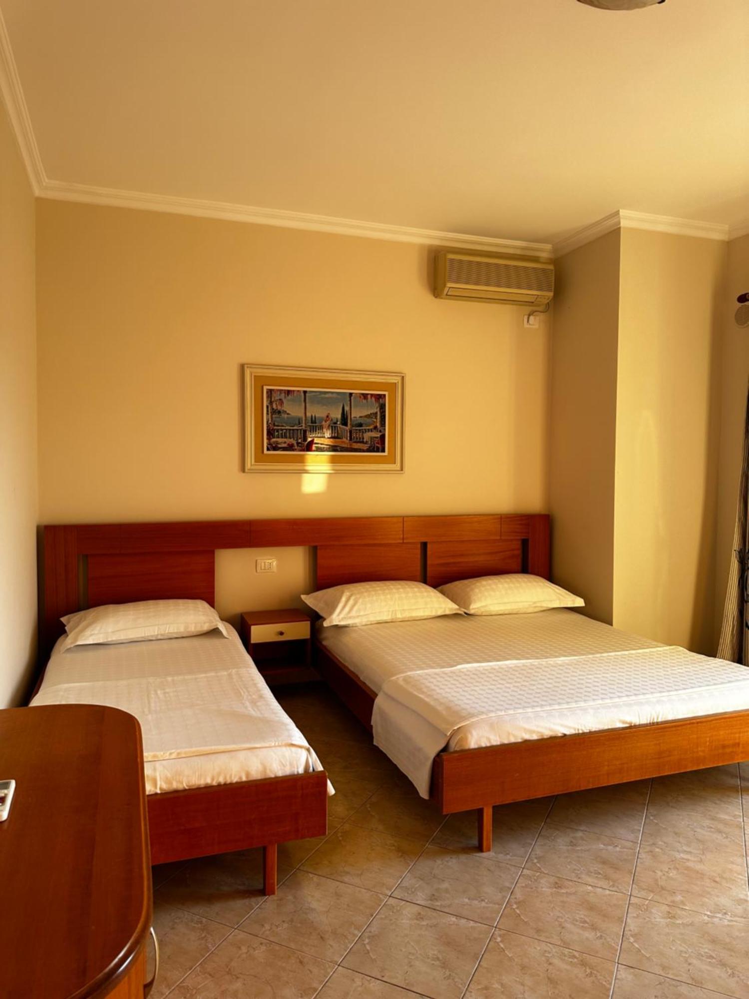 Ami Apartament Vlorë Buitenkant foto
